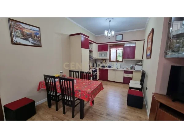 Tirane, jepet me qera Vile 5+1 , 154 m² 1.500 € (kodra e priftit)