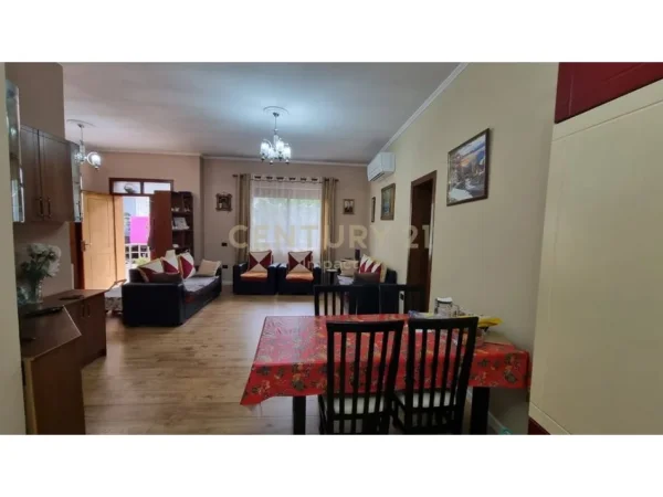 Tirane, jepet me qera Vile 5+1 , 154 m² 1.500 € (kodra e priftit)