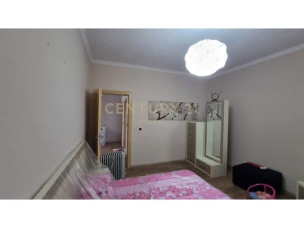 Tirane, jepet me qera Vile 5+1 , 154 m² 1.500 € (kodra e priftit)
