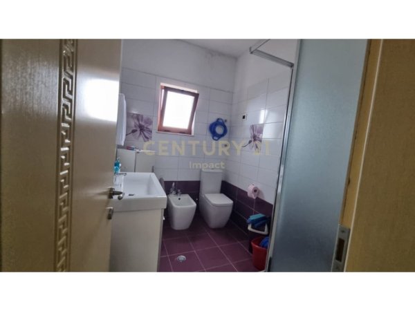 Tirane, jepet me qera Vile 5+1 , 154 m² 1.500 € (kodra e priftit)