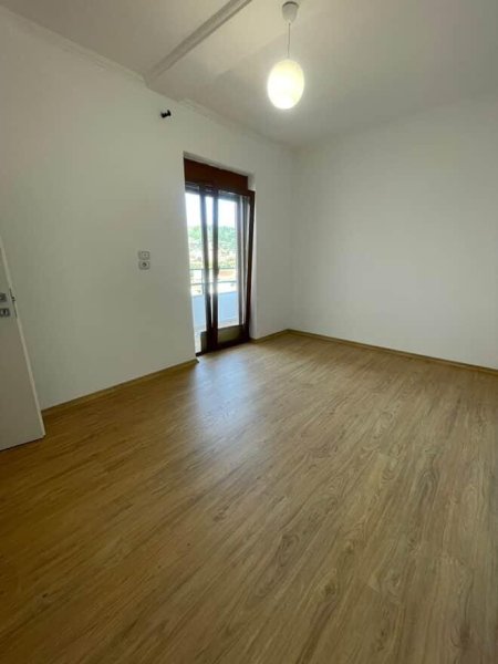 Tirane, jepet me qera apartament 2+1+Ballkon Kati 5, 125 m² 500 € (Irfan Tomini)