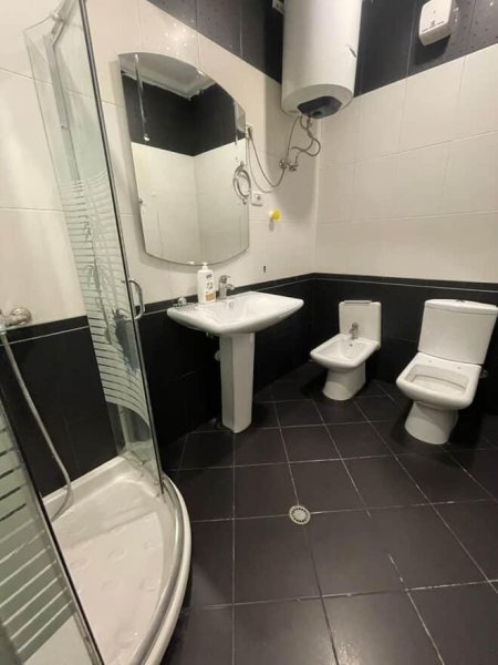 Tirane, jepet me qera apartament 2+1+Ballkon Kati 5, 125 m² 500 € (Irfan Tomini)