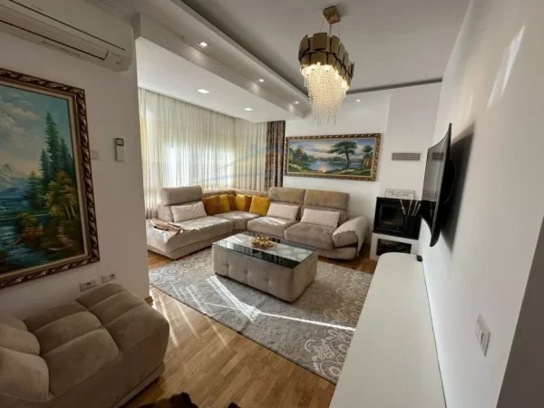 Tirane, shitet apartament 3+1+Ballkon Kati 3, 123 m² 255.000 € (Kopshtit Botanik)