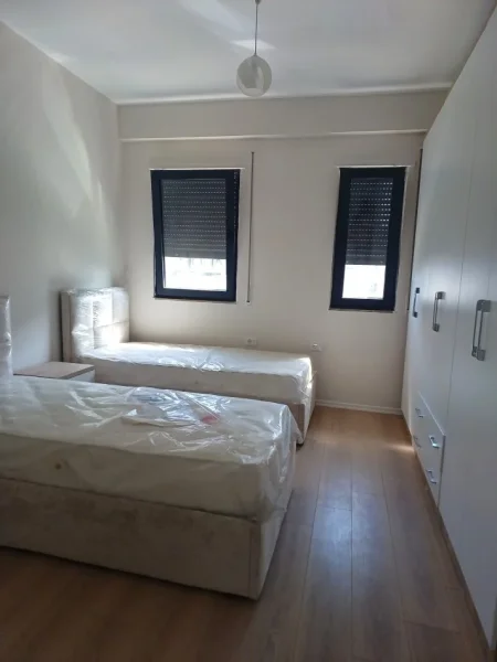 Tirane, jepet me qera apartament 2+1+Ballkon Kati 4, 85 m² 550 € (Rruga Nexho Konomi)