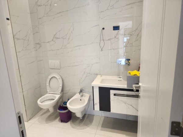 Tirane, jepet me qera apartament 2+1+Ballkon Kati 6, 92 m² 500 € (Bulevardi i Ri)