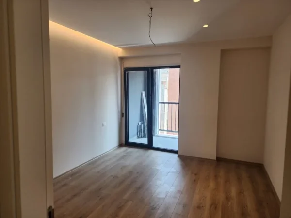 Tirane, jepet me qera apartament 2+1+Ballkon Kati 6, 92 m² 500 € (Bulevardi i Ri)