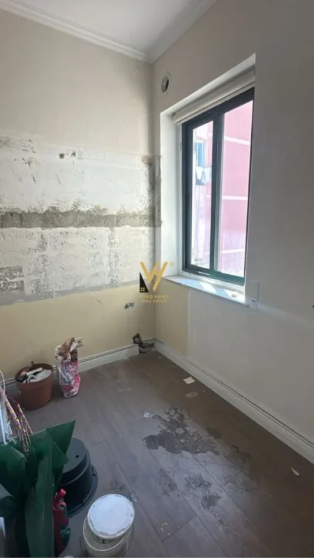 Tirane, jepet me qera zyre Kati 3, 90 m² 1.000 € (SHESHI WILLSON)