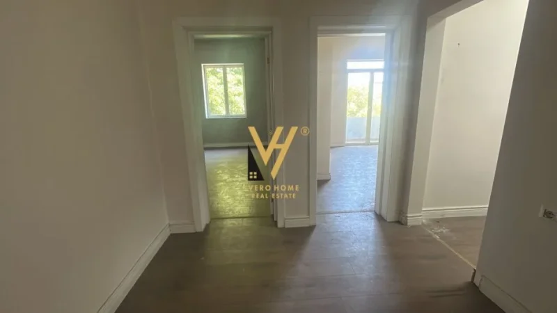 Tirane, jepet me qera zyre Kati 3, 90 m² 1.000 € (SHESHI WILLSON)