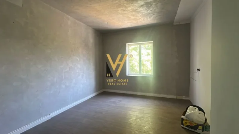 Tirane, jepet me qera zyre Kati 3, 90 m² 1.000 € (SHESHI WILLSON)