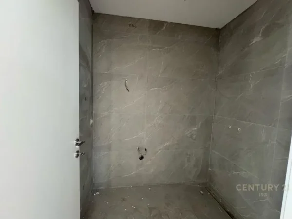 Tirane, jepet me qera ambjent biznesi Kati 4, 143 m² 1.600 € 