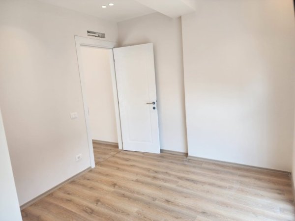Tirane, jepet me qera apartament 2+1 Kati 6, 92 m² 500 € 