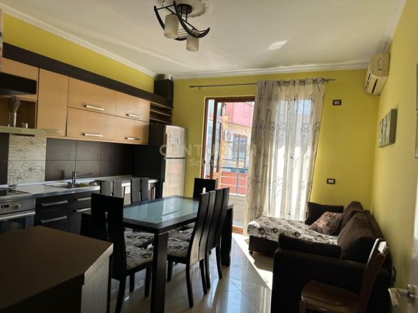 Tirane, jepet me qera apartament 3+1+post parkimi Kati 9, 132 m² 550 € (Astir)