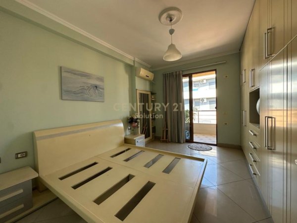 Tirane, jepet me qera apartament 3+1+post parkimi Kati 9, 132 m² 550 € (Astir)