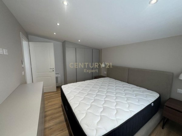Tirane, jepet me qera apartament duplex 4+1 Kati 4, 213 m² 2.300 € (LIQENI I THATE)