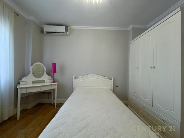 Tirane, jepet me qera apartament 3+1 Kati 6, 120 m² 1.150 € (TEK PAZARI RI)