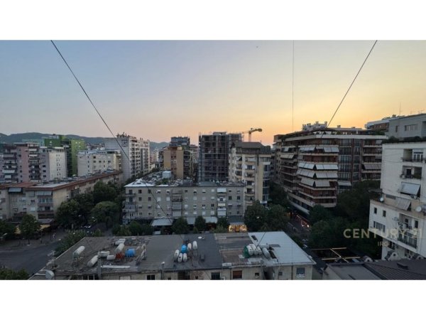 Tirane, jepet me qera apartament 1+1 Kati 9, 87 m² 1.000 € (LIBRI UNIVERSITAR)