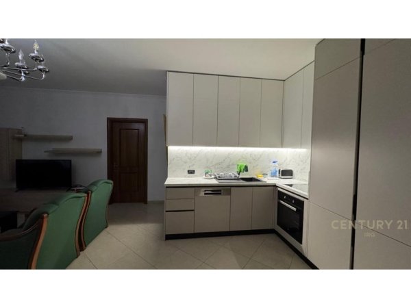 Tirane, jepet me qera apartament 1+1 Kati 9, 87 m² 1.000 € (LIBRI UNIVERSITAR)