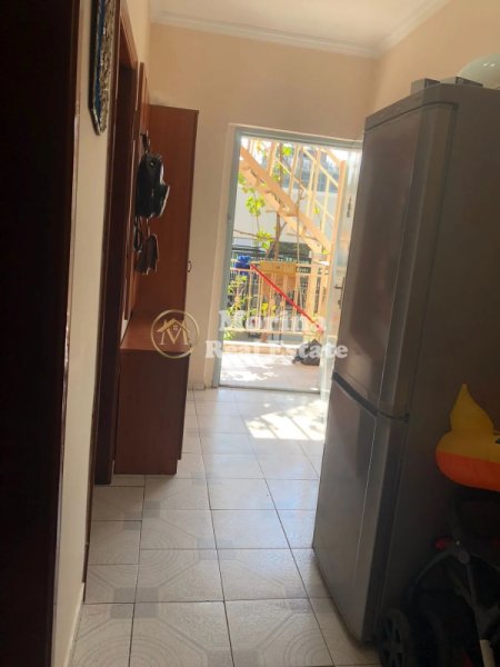 Tirane, jepet me qera apartament 1+1 Kati 2, 65 m² 350 € (Selite)