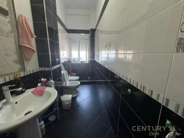 Tirane, shitet apartament 2+1 Kati 1, 116 m² 130.000 € 