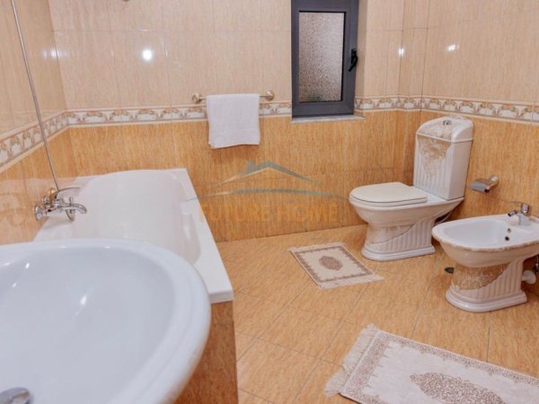 Tirane, jepet me qera shtepi 2+1 Kati 0, 134 m² 1.000 € 