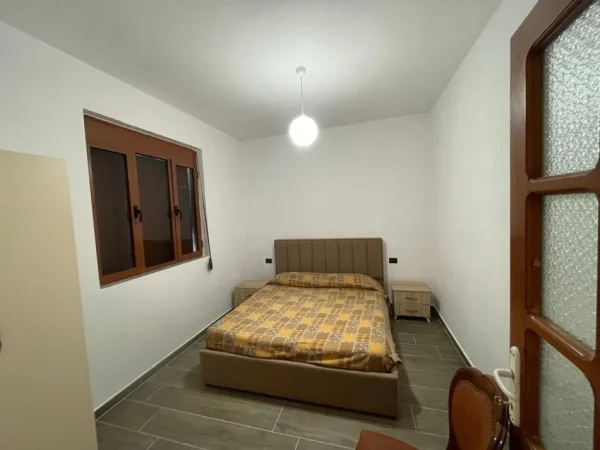 Vlore, JEPET ME QIRA DITORE VILA 100 METRA LARG DETIT DHE SHETITORES