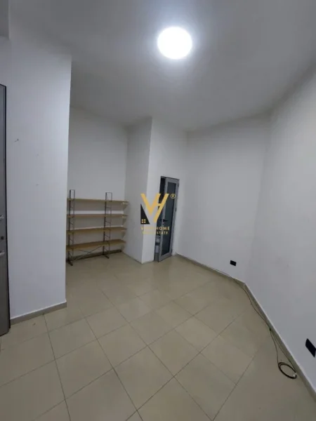 Tirane, shitet dyqan Kati 0, 21 m² 175.000 € (RRUGA BARDHOK BIBA)