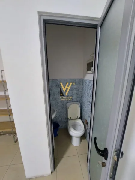 Tirane, shitet dyqan Kati 0, 21 m² 175.000 € (RRUGA BARDHOK BIBA)