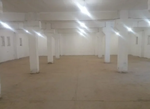 Tirane, jepet me qera ambjent biznesi Kati 0, 315 m² 2.000 € (siri kodra)