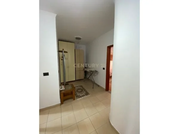 Tirane, jepet me qera apartament 2+1 Kati 4, 80 m² 800 €