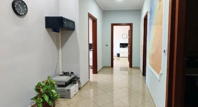 Tirane, jepet me qera ambjent biznesi , 130 m² 1.100 € (Prane Coin, Tirane)