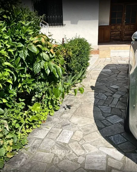 Tirane, jepet me qera shtepi 1+1 Kati 1, 80 m² 350 € (Teodor Keko)