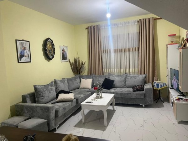 Tirane, jepet me qera shtepi 2+1+Ballkon Kati 1, 100 m² 600 € (Rruga Teki Tertari)