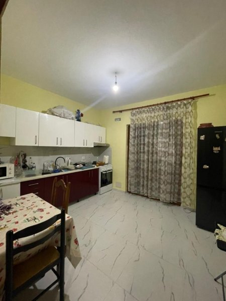Tirane, jepet me qera shtepi 2+1+Ballkon Kati 1, 100 m² 600 € (Rruga Teki Tertari)