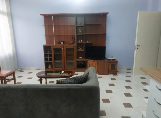 Tirane, jepet me qera apartament 3+1+Ballkon Kati 1, 100 m² 700 € (Tefta Tashko Koco)
