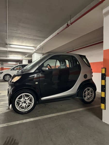 Tirane, shitet makine Smart Fortwo 700cc benzine model 450 Benzin, e zeze automatik 138.000 km 2.900 €