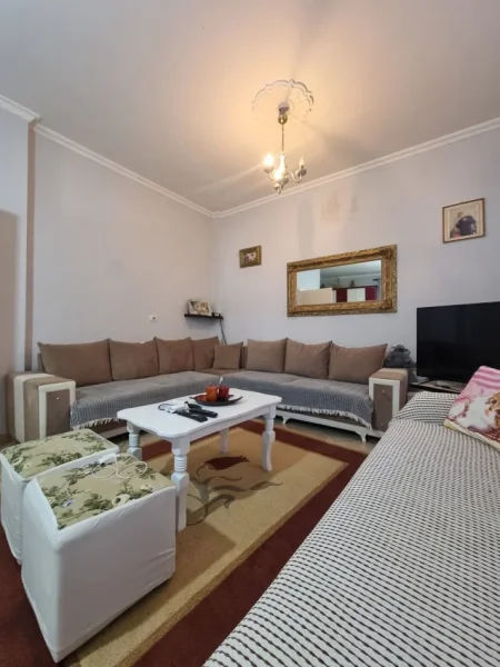 Tirane, shitet Vile 3 Katshe , 347 m² 280.000 € (Kamez)