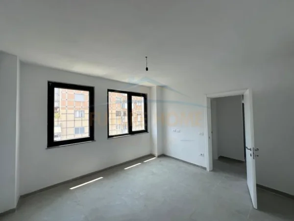Tirane, shitet apartament 1+1 Kati 7, 61 m² 103.320 € (Rruga Loni Ligori)