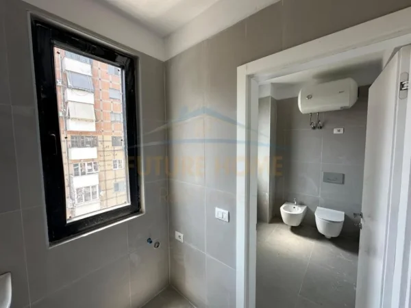 Tirane, shitet apartament 1+1 Kati 7, 61 m² 103.320 € (Rruga Loni Ligori)