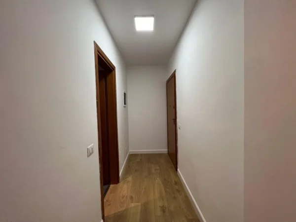 Tirane, jepet me qera apartament 2+1 Kati 6, 100 m² 800 € (rruga e kavajes)