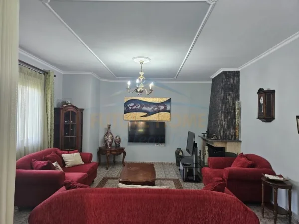 Tirane, jepet me qera apartament 3+1+Ballkon Kati 2, 130 m² 700 € 