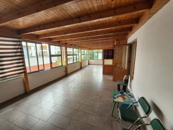 Tirane, jepet me qera apartament 2+1+Ballkon Kati 2, 130 m² 600 € 