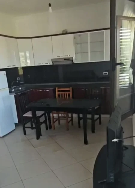 Tirane, jepet me qera apartament 2+1+Ballkon Kati 3, 90 m² 400 € (llazar Shapatani)