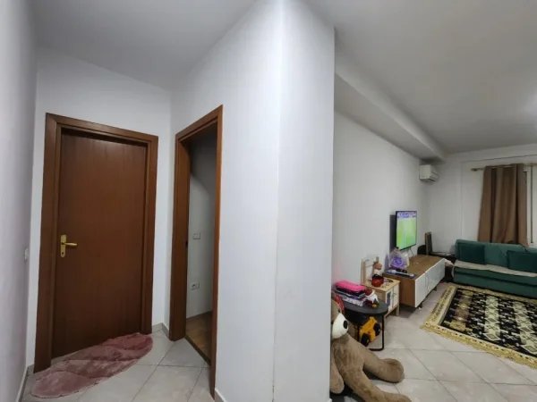 Jepet me Qera Apartament 1+1, 21 Dhjetor ,  500 €