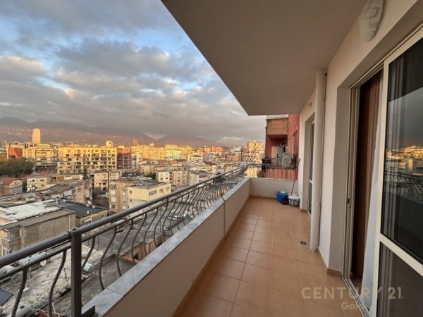 Tirane, jepet me qera apartament 2+1 Kati 9, 95 m² 750 € 