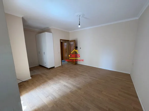 Vlore, shitet garsonier Kati 1, 40 m² 62.000 € (Rruga Gjergj Arianiti)