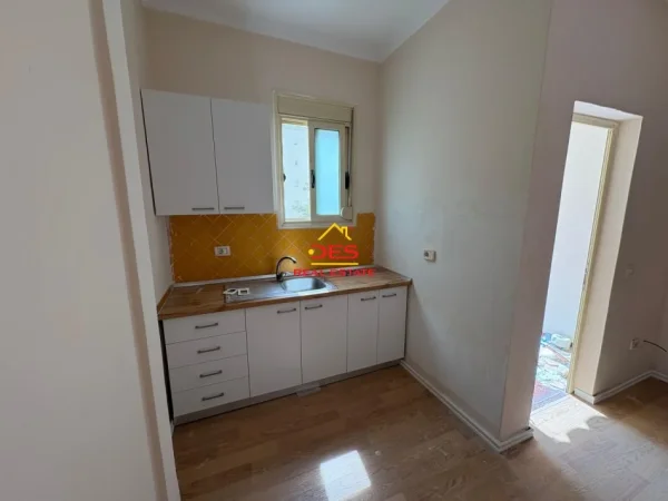 Vlore, shitet garsonier Kati 1, 40 m² 62.000 € (Rruga Gjergj Arianiti)