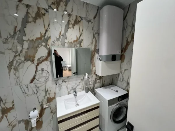 Tirane, jepet me qera apartament 1+1 Kati 5, 65 m² 730 € (Ambasada Amerikane ,Rruga Elbasanit)