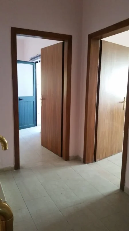 ZYRE ME QIRA , 110 m² 750 €  MINISTRIA E JASHTME