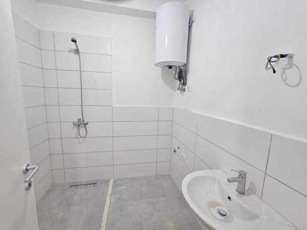 Tirane, shitet apartament 1+1 Kati 3, 53 m² 131.800 € (RRUGA ELBASANIT)