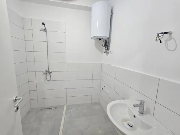 Tirane, shitet apartament 1+1 Kati 3, 53 m² 131.800 € (RRUGA ELBASANIT)